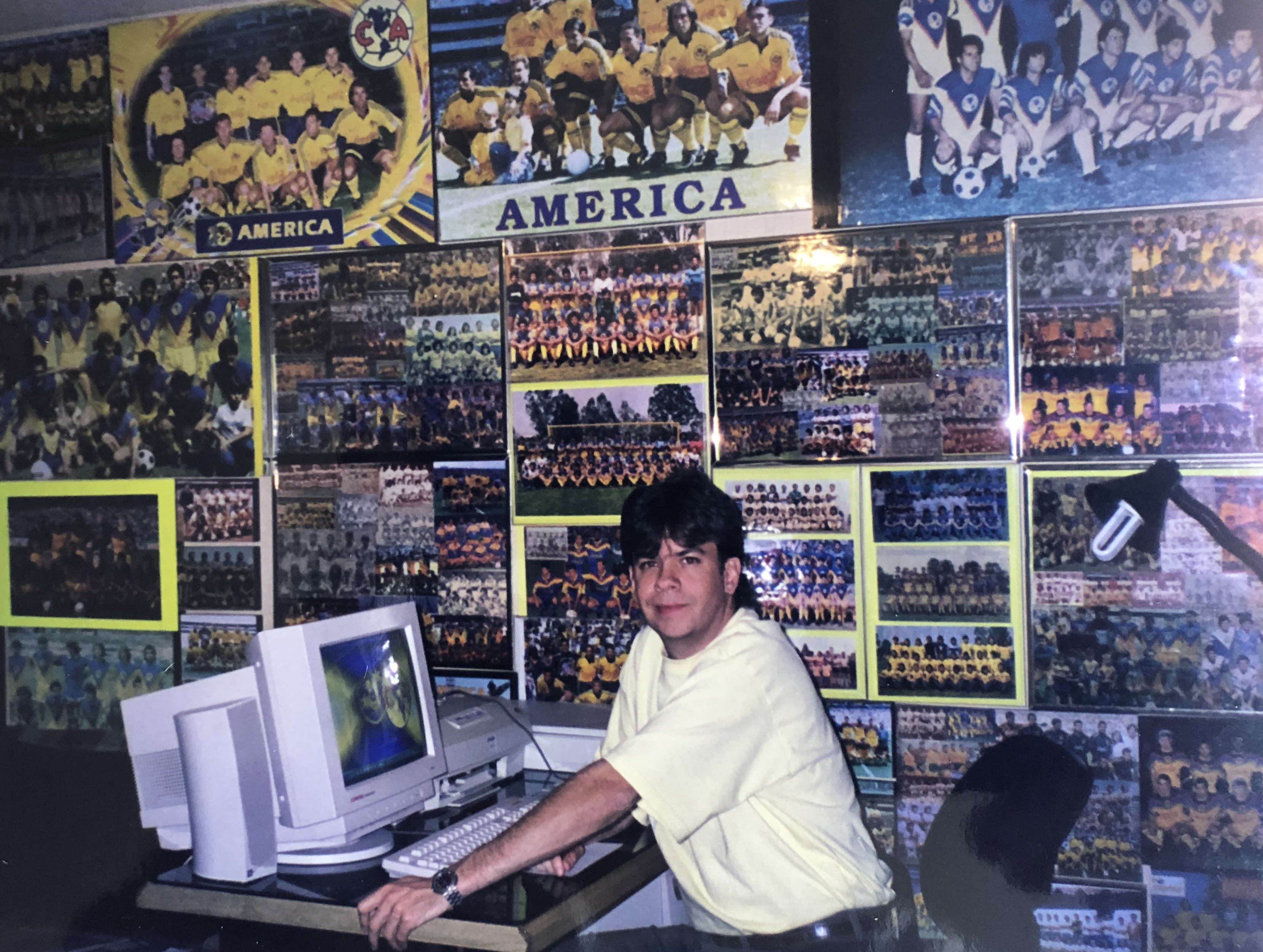 1998 hector trabajando realidada americanista