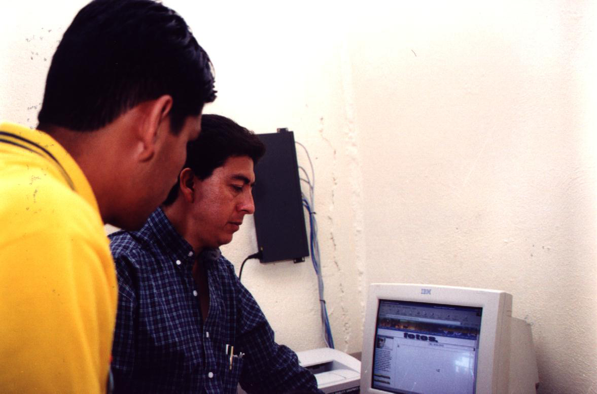 2004 gente visitando la realidad americanista