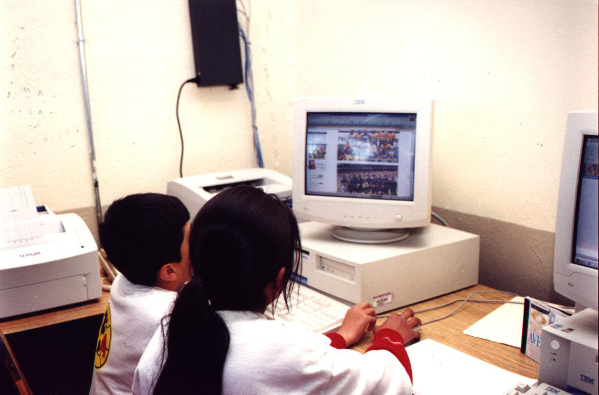 2004 ninos visitando la realidad americanista